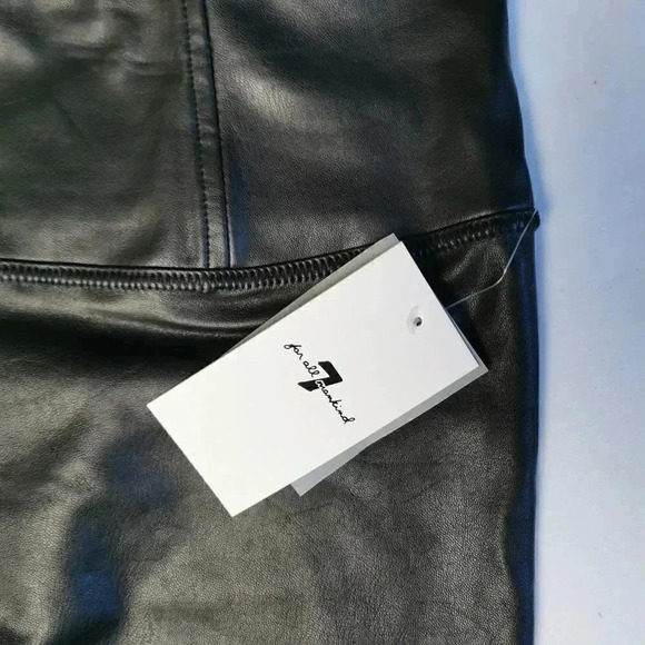 7 For All Mankind | 1XL Black Faux Leather Leggings - Picture 8 of 12